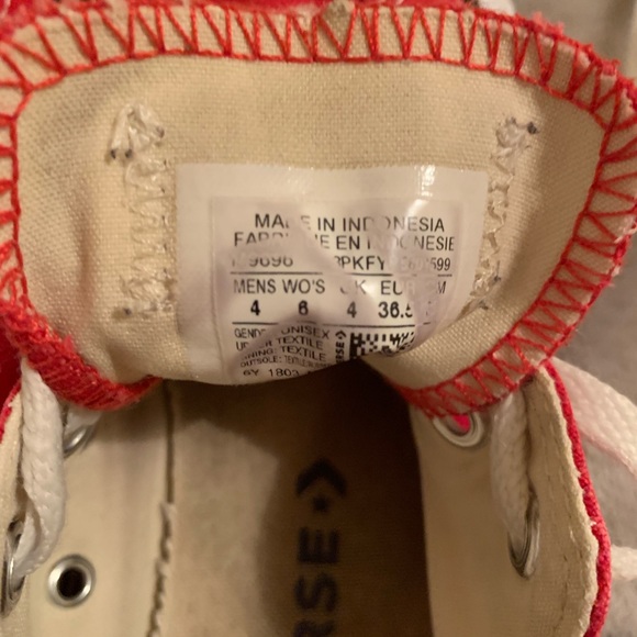 Red converse - Picture 2 of 3